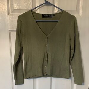 Mezzanotte Size M  Olive Green V-Neck Button Cardigan